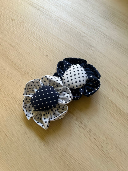 Fiore spilla a pois per cani – accessorio decorativo per collari e pettorine

